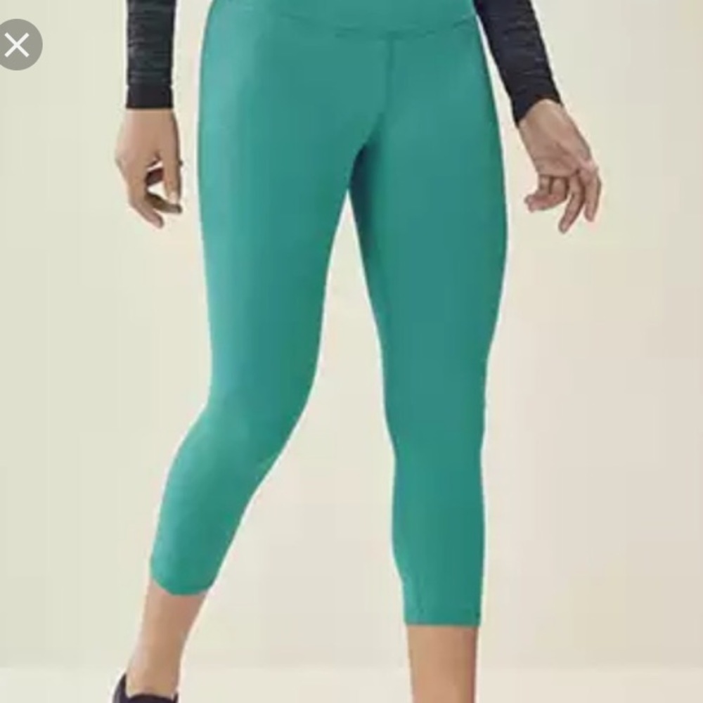 Demo Lovato Collection Capri Leggings